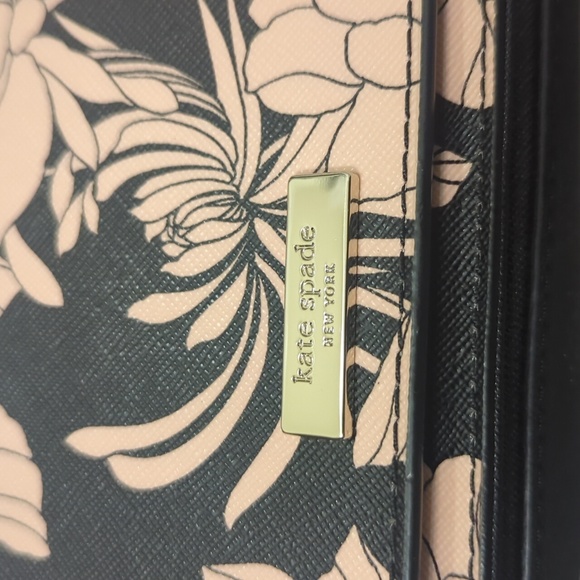 Kate Spade New York Laurel Gardenia Carson Crossbody Bag - Picture 6 of 9